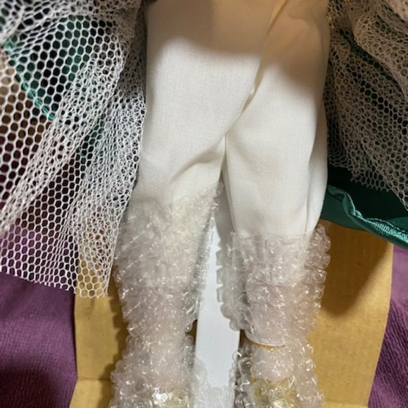 "JADE" Special Memories Holiday Porcelain Doll AVON - Picture 8 of 16